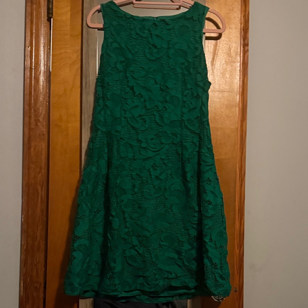 Chic Emerald Lace Mini Dress